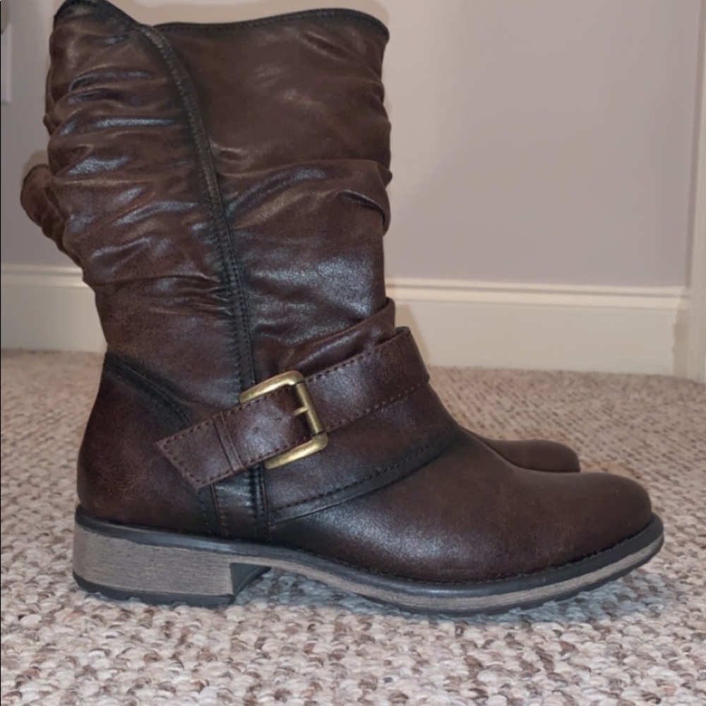 Boots women’s size 8